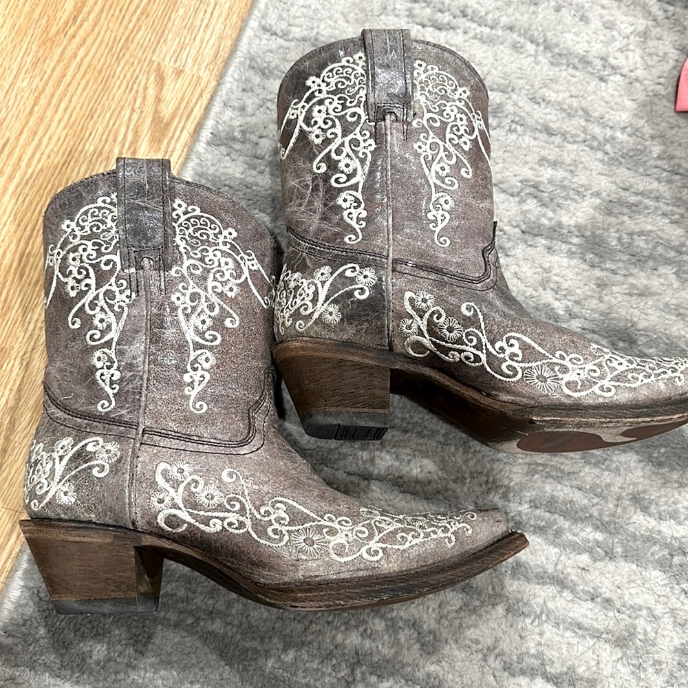 Corral Ladies Lisa Brown Crater Bone Embroidery Shortie Boots